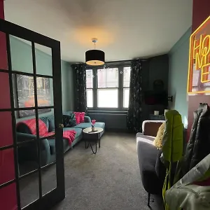 Garden Town Flat Accommodating 8 Guests Apartment
